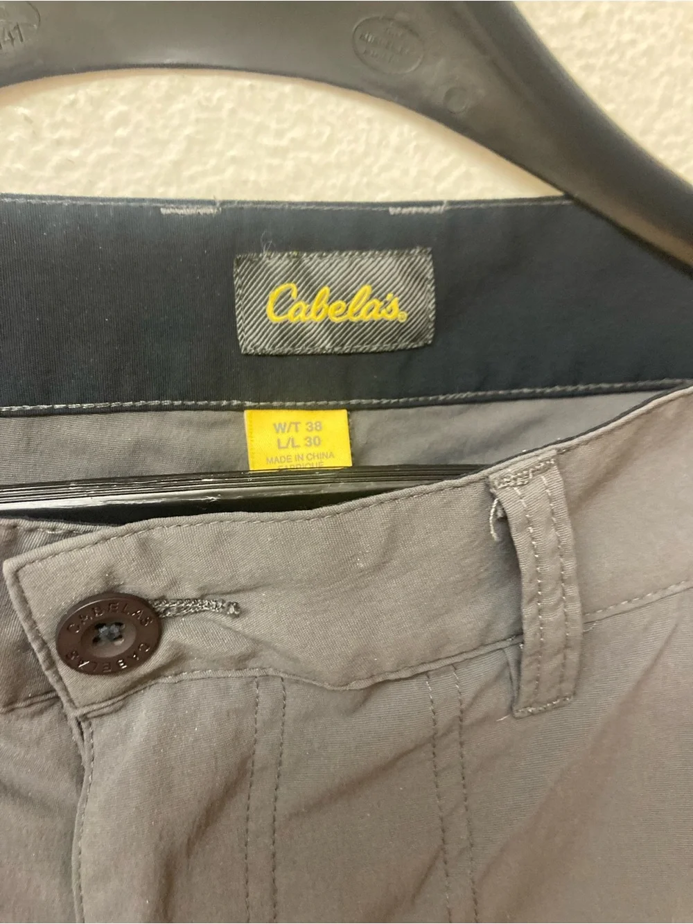 CABELA’S Men’s Charcoal Cargo Darted Knees Pants W38/L30